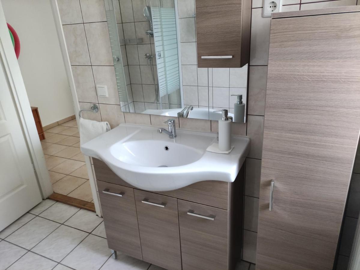 Zsanett Appartement Heviz Exterior photo